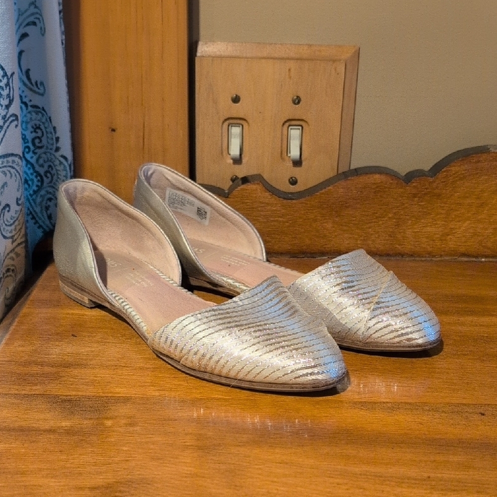 Toms Jutti D'orsay Gold Slip-On Flats with Textured Design